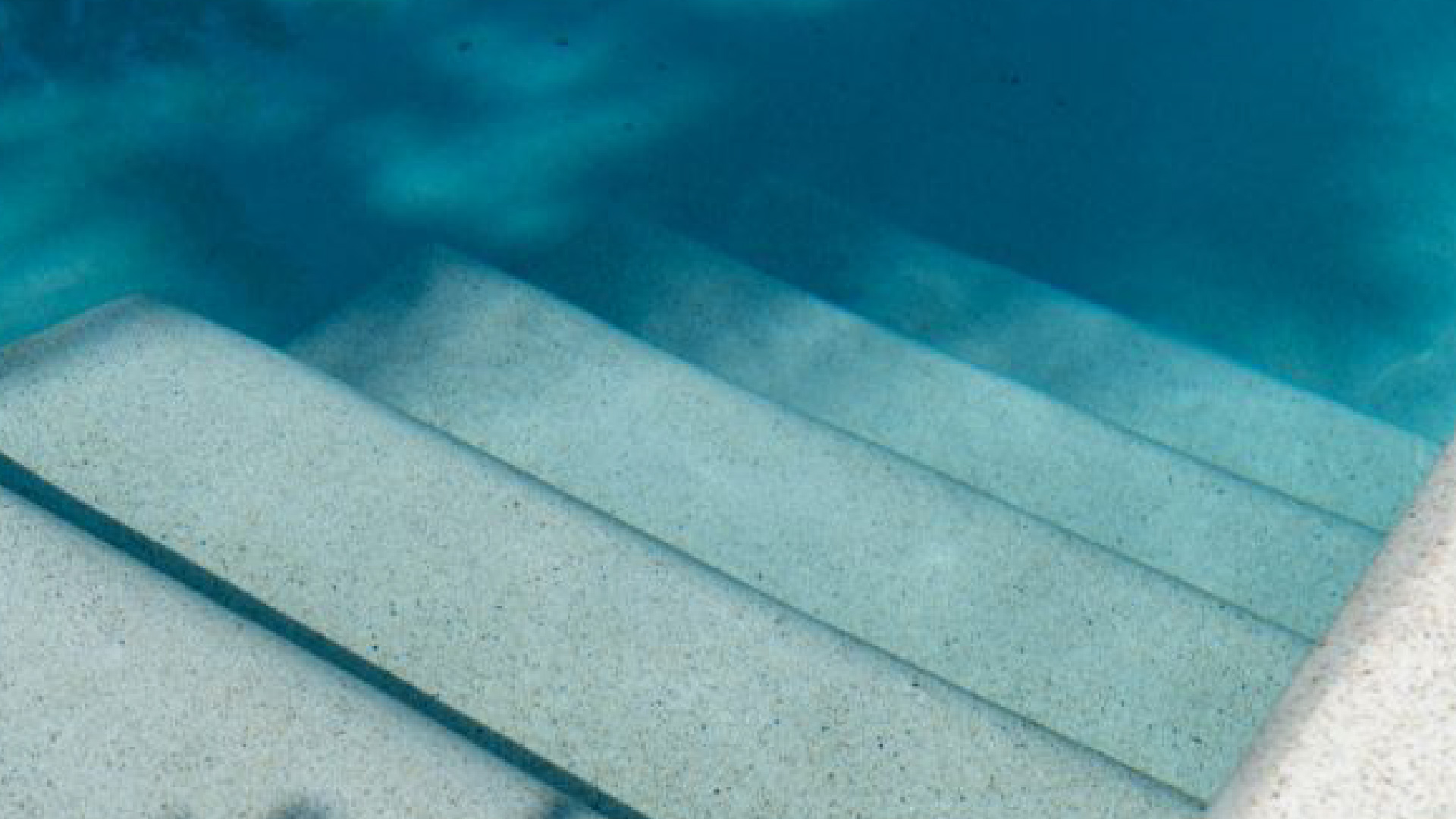 Revestimiento de cuarzo: ¿Moda o solución inteligente para tu piscina?